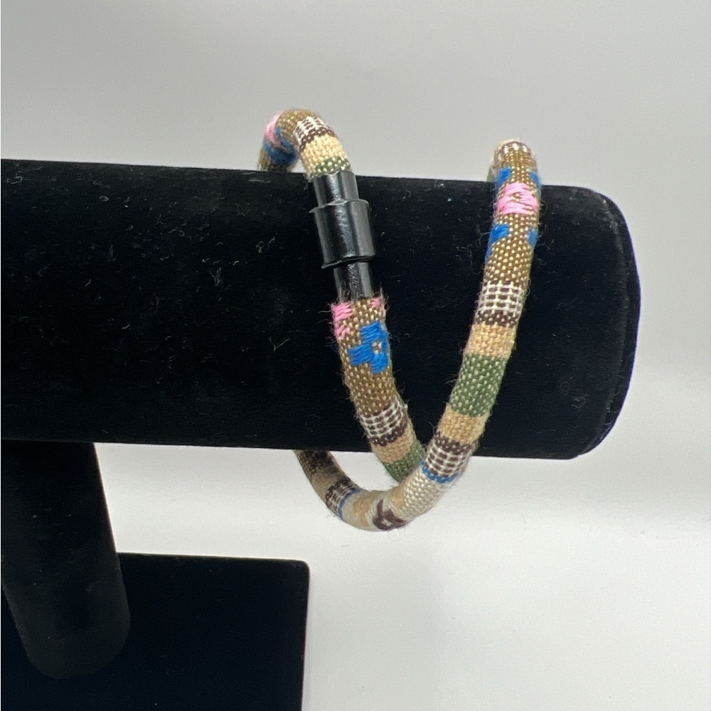 Patterned wrap bracelet magnetic closure - Picture 2 of 5